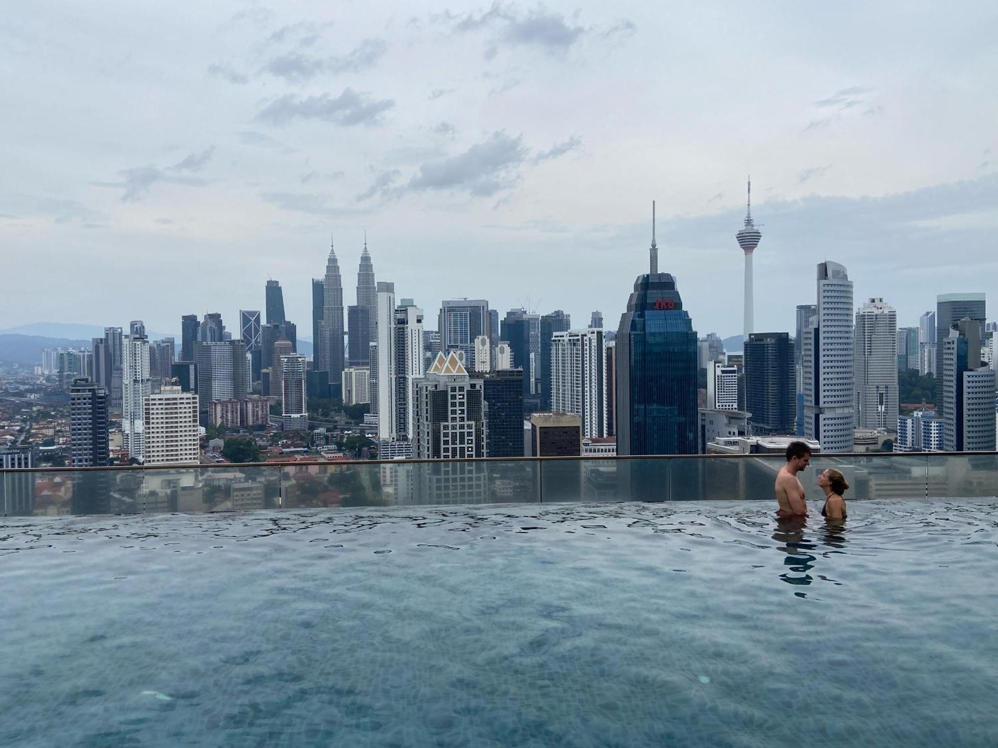 Elevated Horizons Hostel & Infinity Suites Skypool Kuala Lumpur Luaran gambar