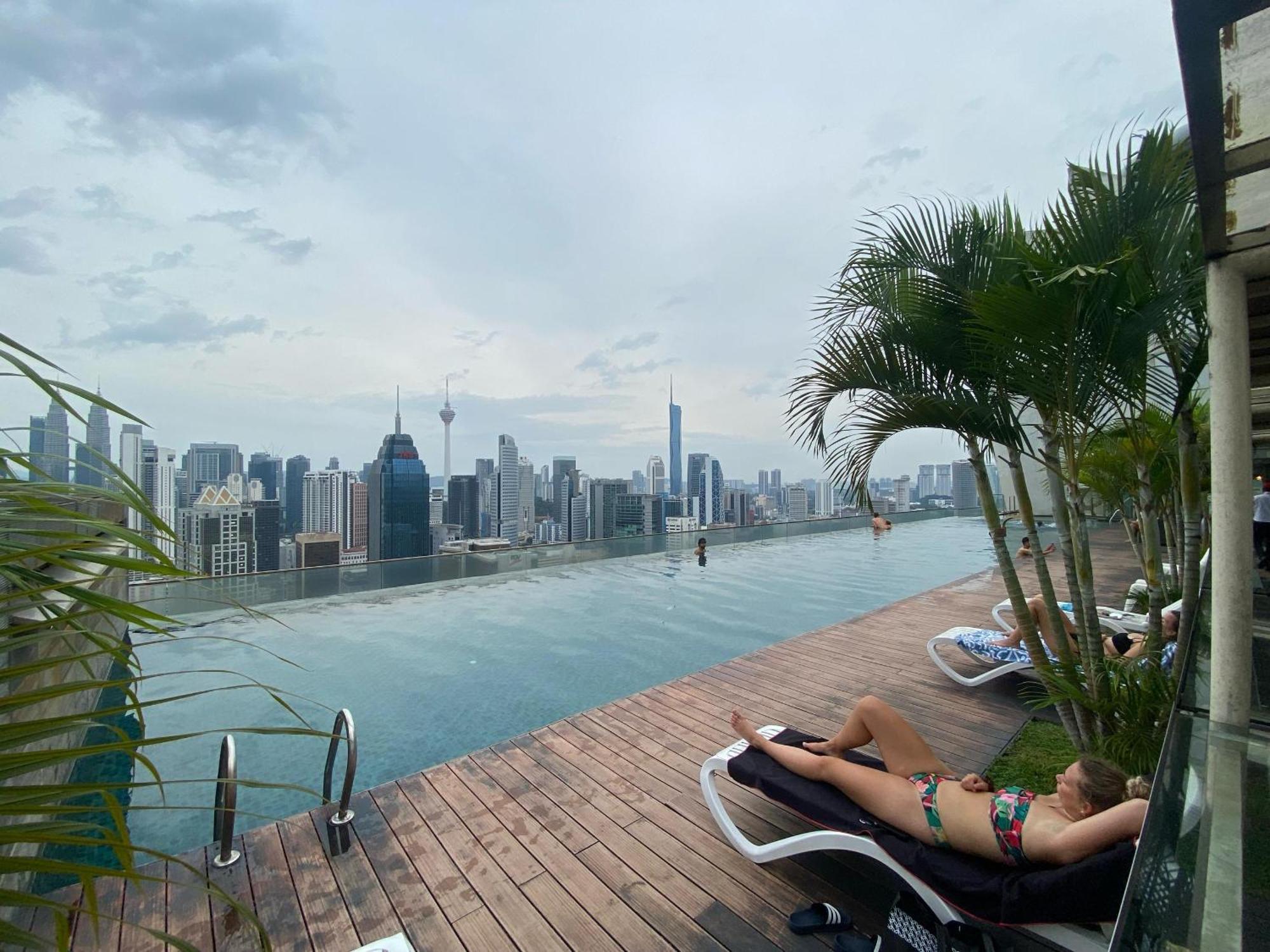 Elevated Horizons Hostel & Infinity Suites Skypool Kuala Lumpur Luaran gambar